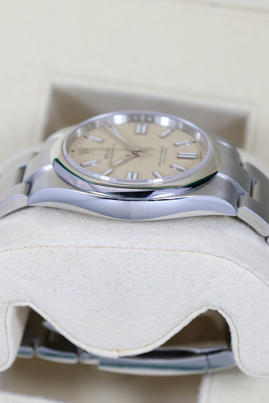 Часы Rolex  Oyster Perpetual 41 Mm Beige Dial  134300