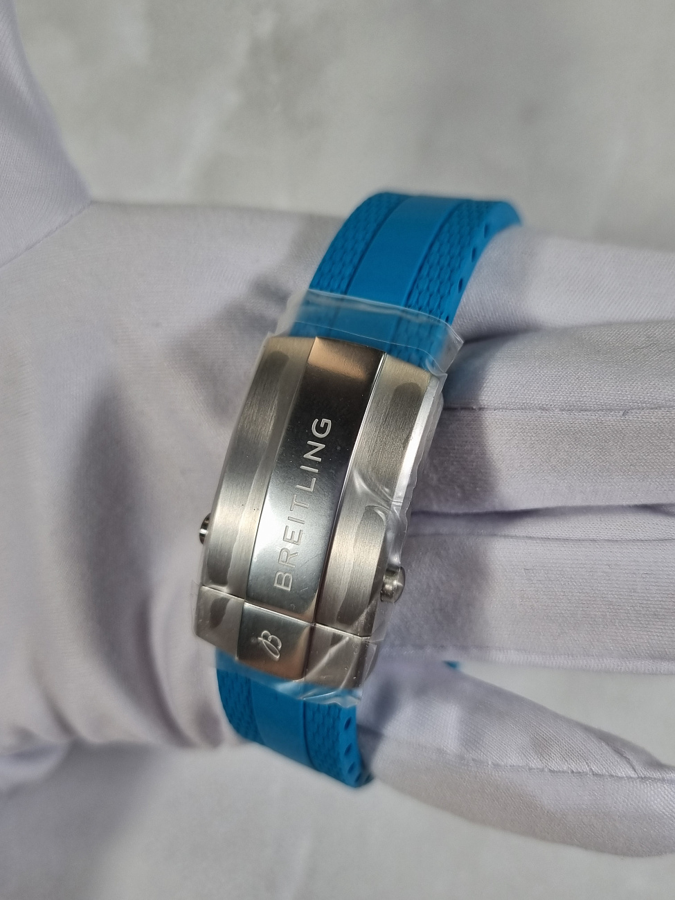 Часы Breitling  Superocean Automatic 36Mm  A17377211C1S1