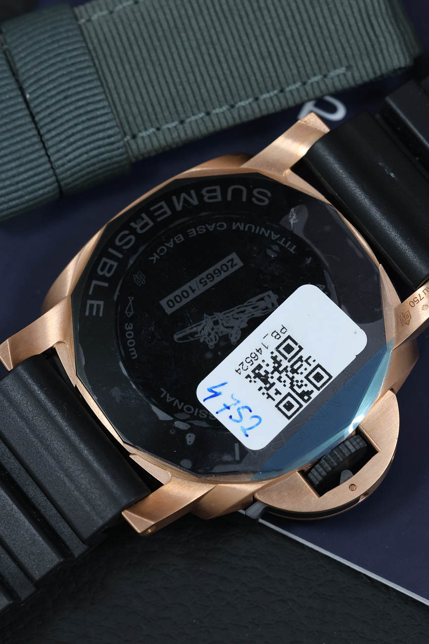 Часы Panerai  Submersible 44mm, Goldtech™ PAM02070  PAM02070
