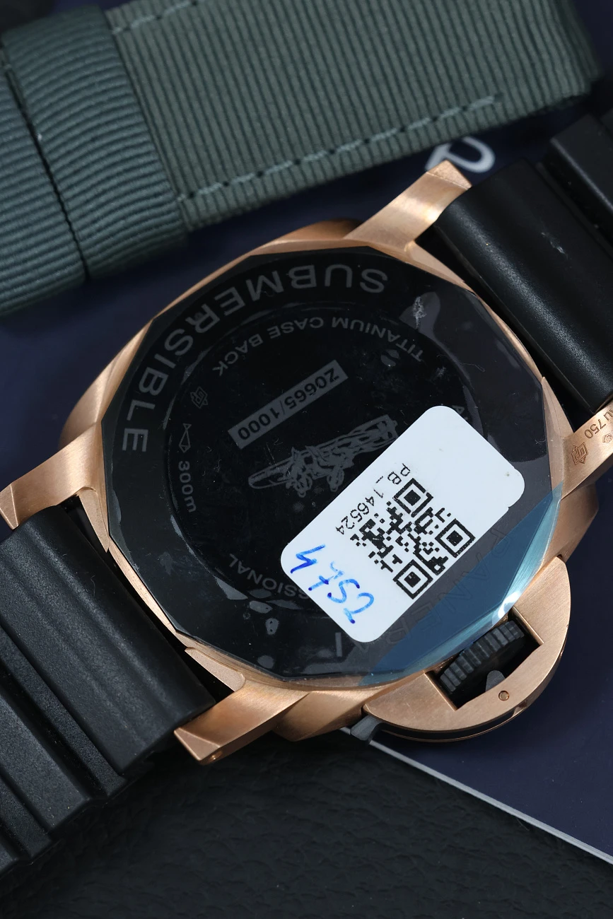 Часы Panerai  Submersible 44mm, Goldtech™ PAM02070  PAM02070