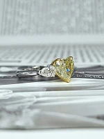 Украшение GIA  Кольцо 3,02 ct. Fancy Light Yellow/VS2 (Heart Diamond)   