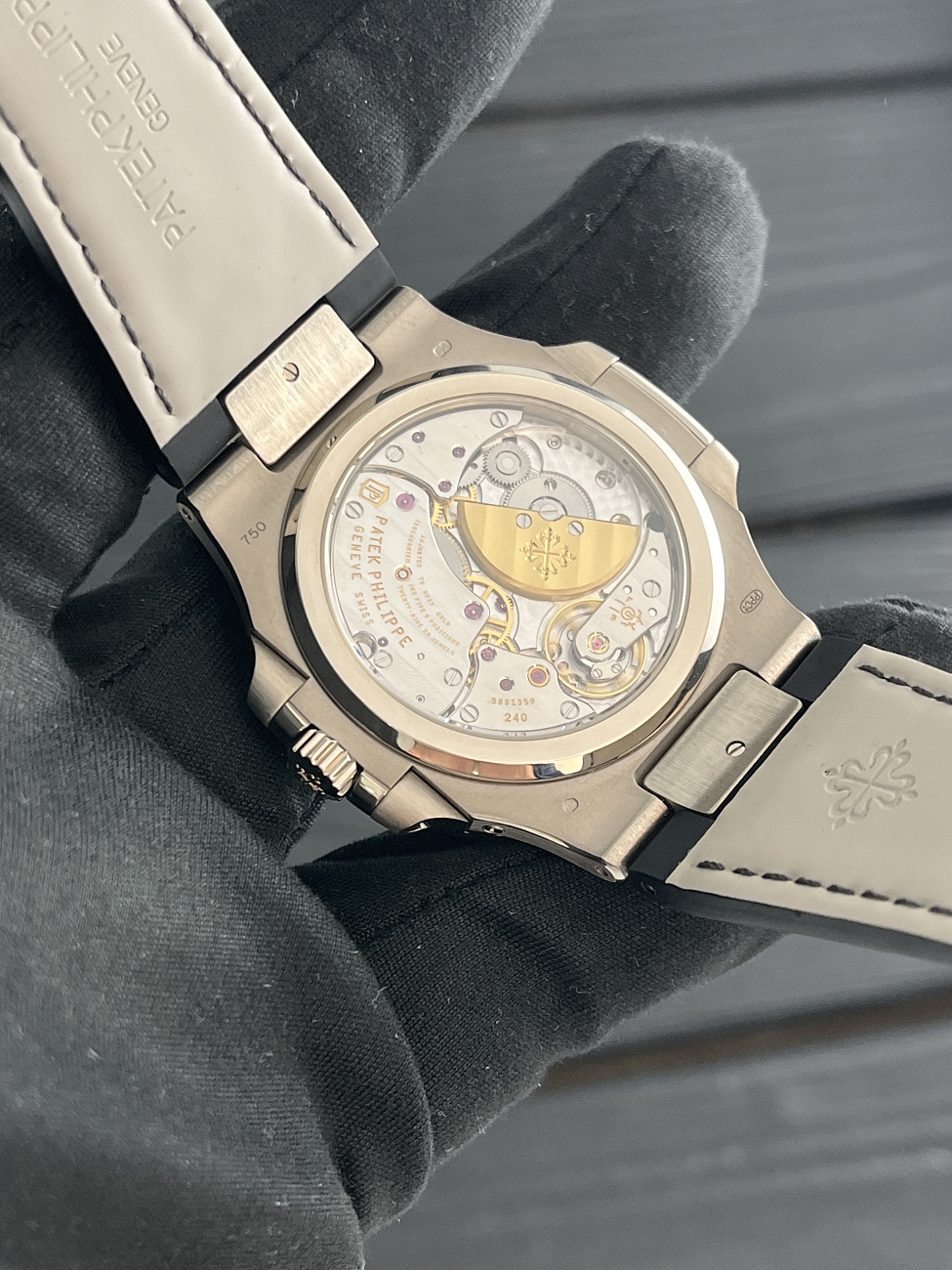 Часы Patek Philippe  Nautilus White Gold  5712G-001