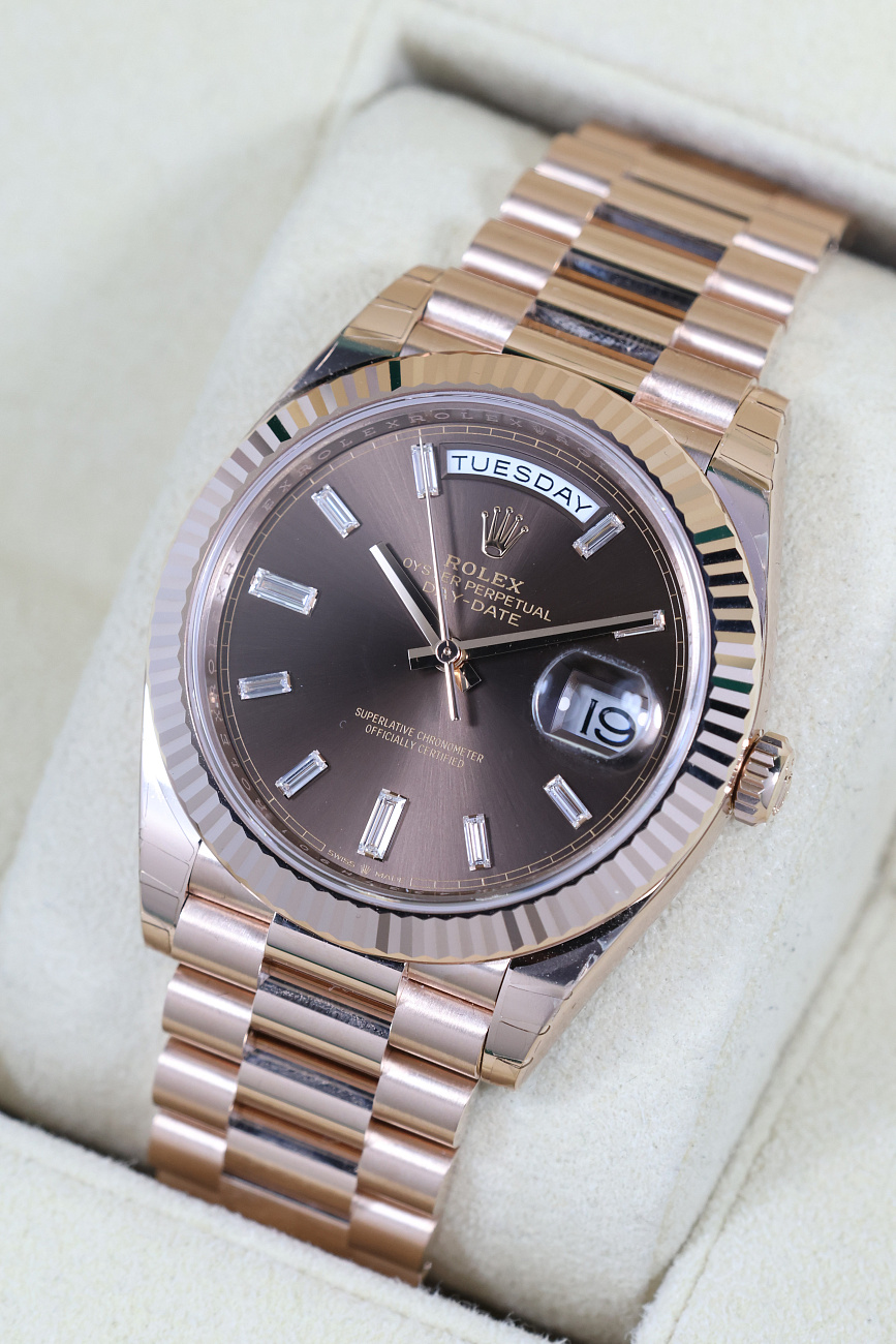 Часы Rolex  Oyster Day-Date 40 Chocolate Dial  228235-0003