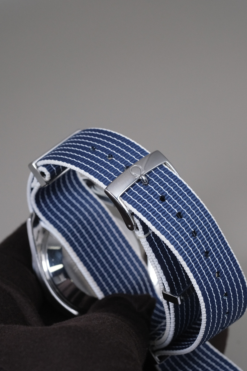 Часы   Omega Speedmaster Broad Arrow 42Mm  3551.20.00