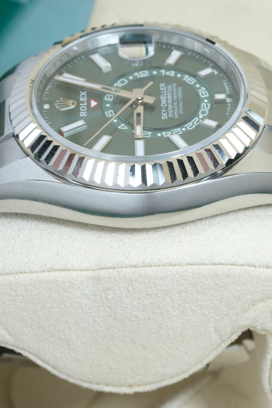 Часы Rolex  Oyster Perpetual Sky-Dweller 336934 Green Dial  336934