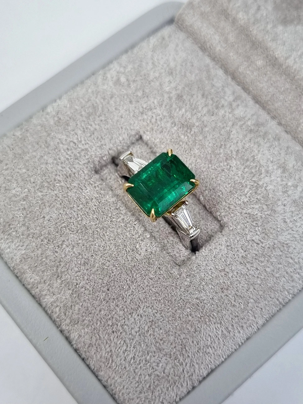 Украшение No Name  Кольцо с изумрудом 3,94 ct.   