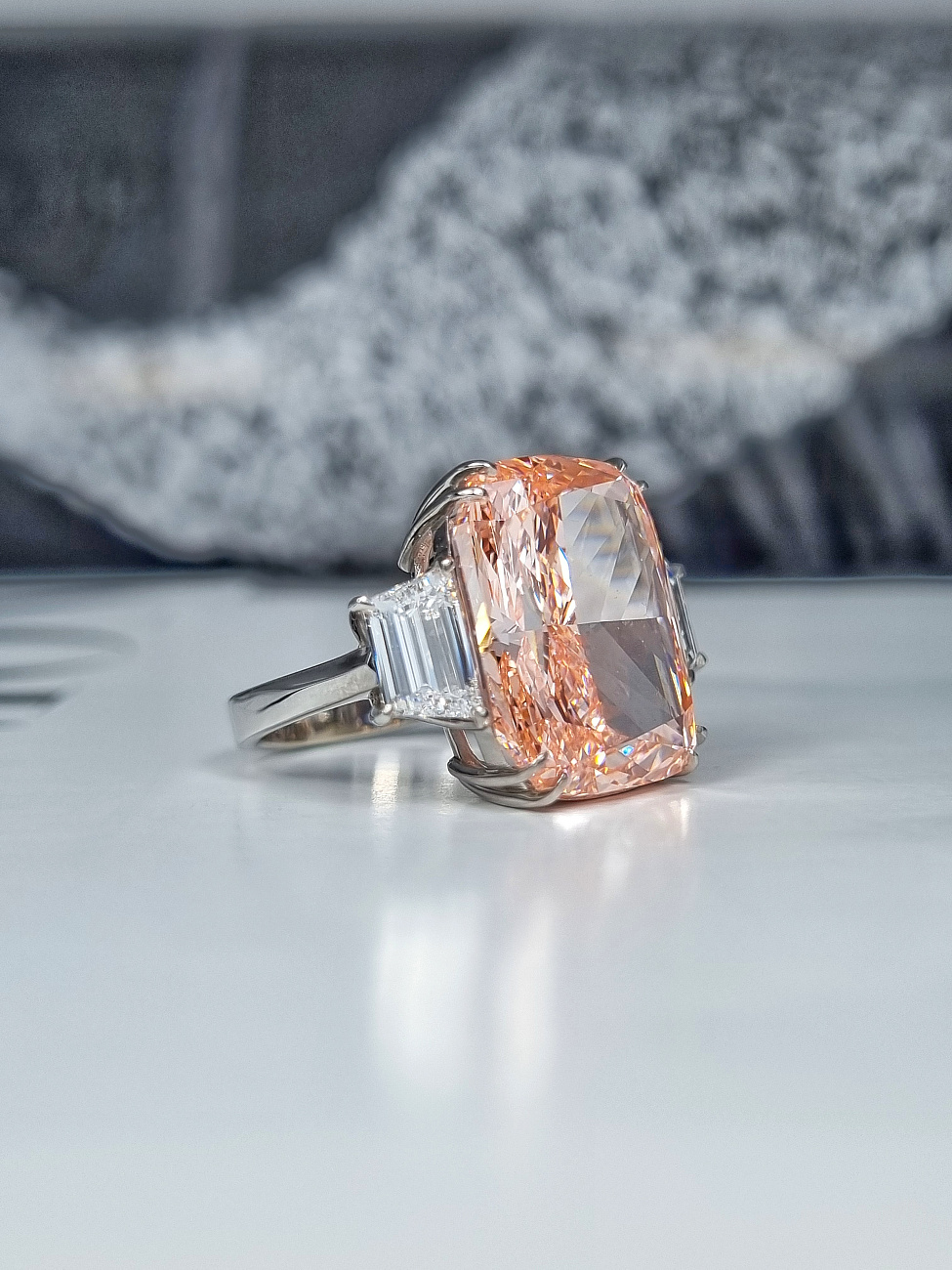 Украшение No Name  Кольцо 15,66 ct. Fancy Vivid Pink/VS1 Laboratory Grown Diamond   
