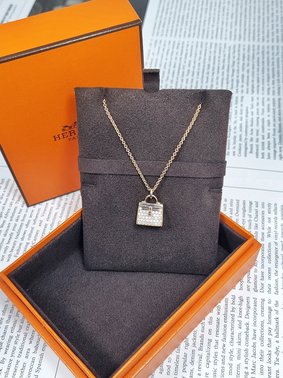 Украшение Hermès  Amulettes Kelly pendant  H121310B 00 