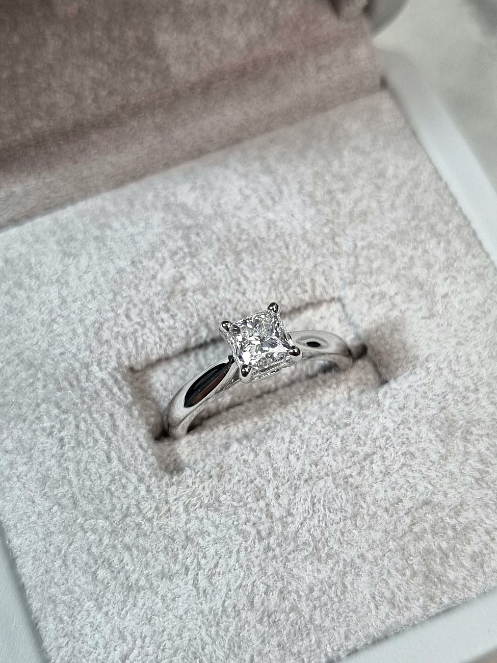 Украшение NO NAME  Кольцо С Бриллиантом 1,01 Ct. F/If   