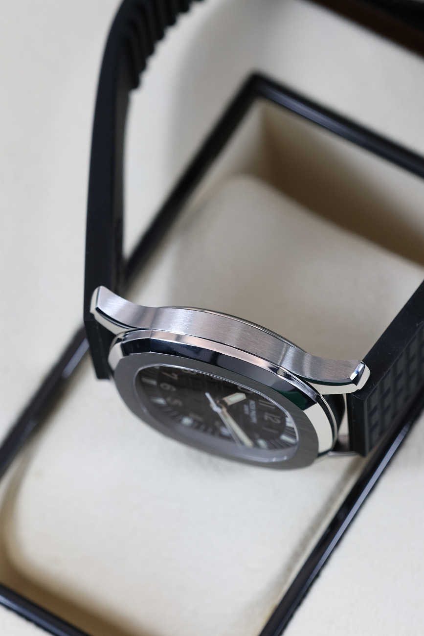 Часы Patek Philippe  Aquanaut Steel 35 mm  5066A-001