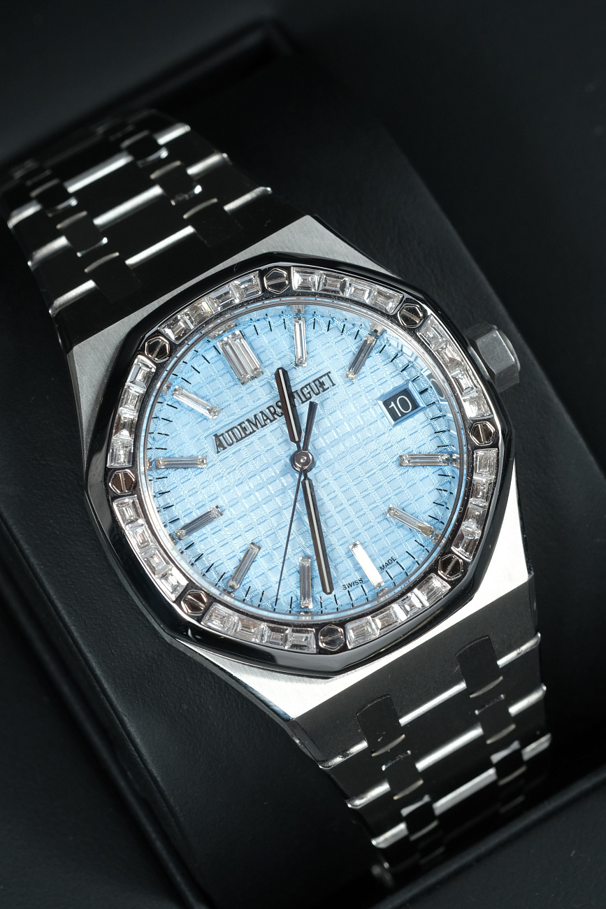 Часы Audemars Piguet  Royal Oak 37Mm Ice Blue Baguette Custom  15450ST.OO.1256ST.01