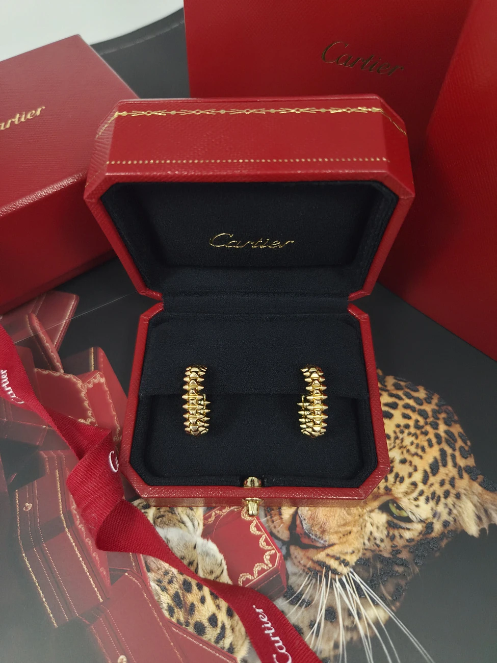 Украшение Cartier  Clash de Cartier earrings small Model, Yellow Gold  B8301490 
