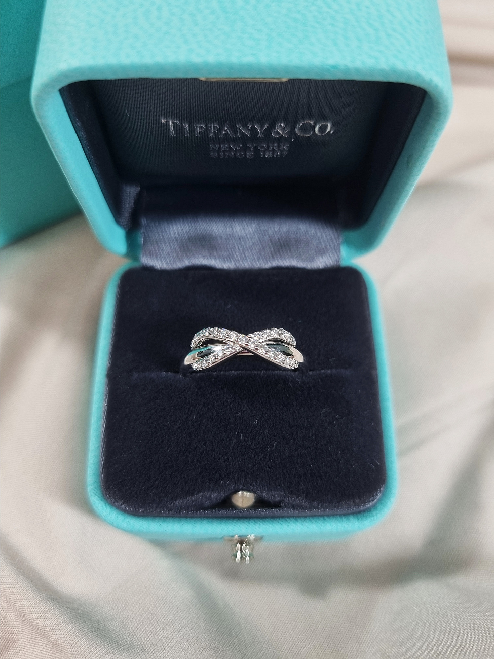 Украшение Tiffany & Co  Infinity Diamond Ring   