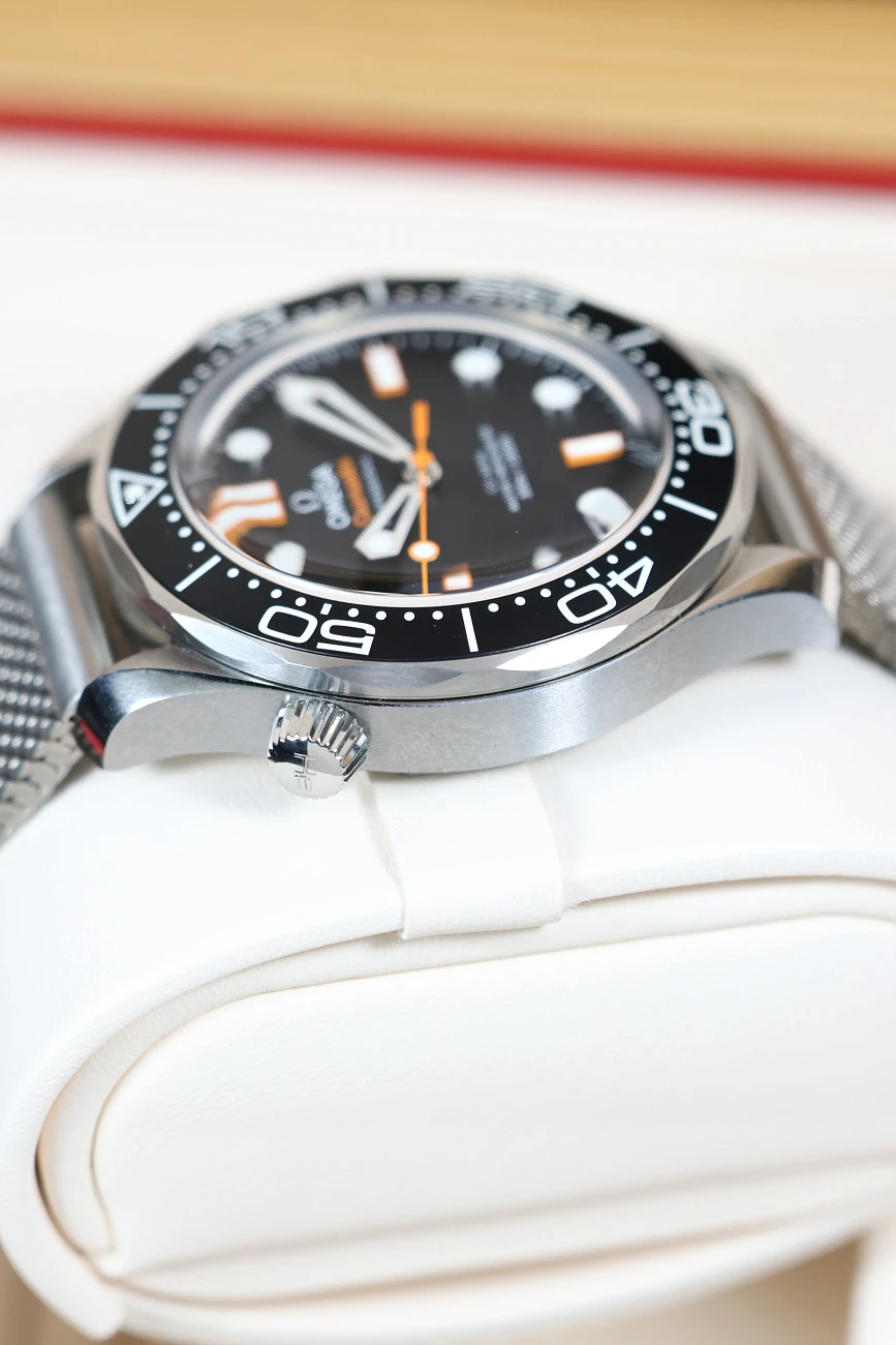 Часы Omega  SEAMASTER DIVER 300M 42 mm Steel  210.30.42.20.01.018
