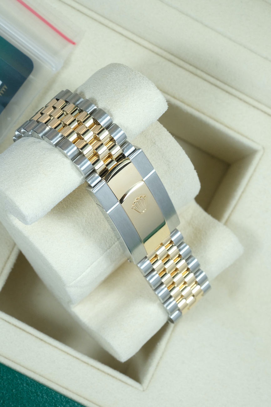 Часы Rolex  Oyster Perpetual Datejust 36 Mm Oystersteel And Yellow Gold  126233