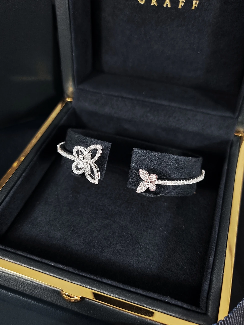 Украшение Graff  Butterfly Silhouette Open Diamond Bangle  RGB501-165 