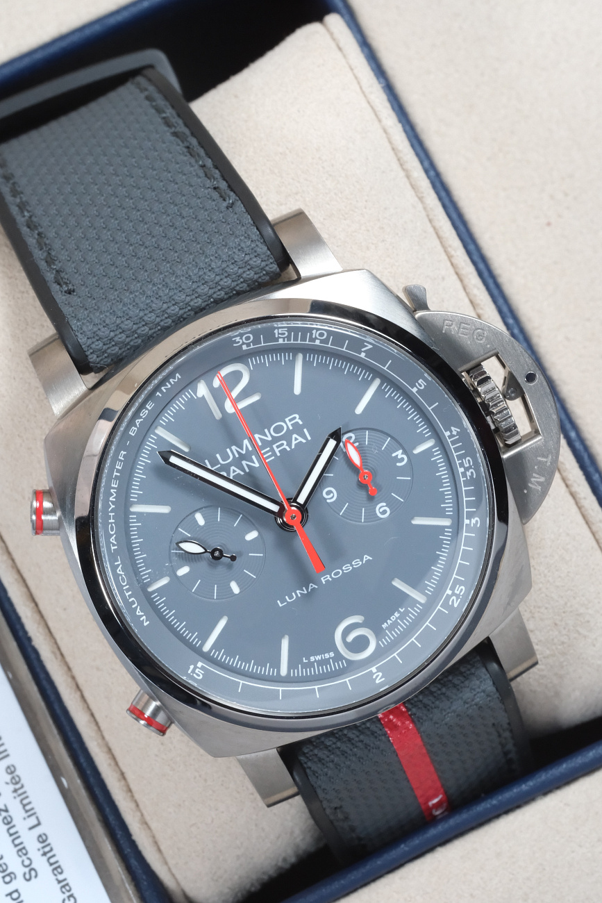 Часы Panerai  Luminor Chrono Luna Rossa Titanio  PAM01654