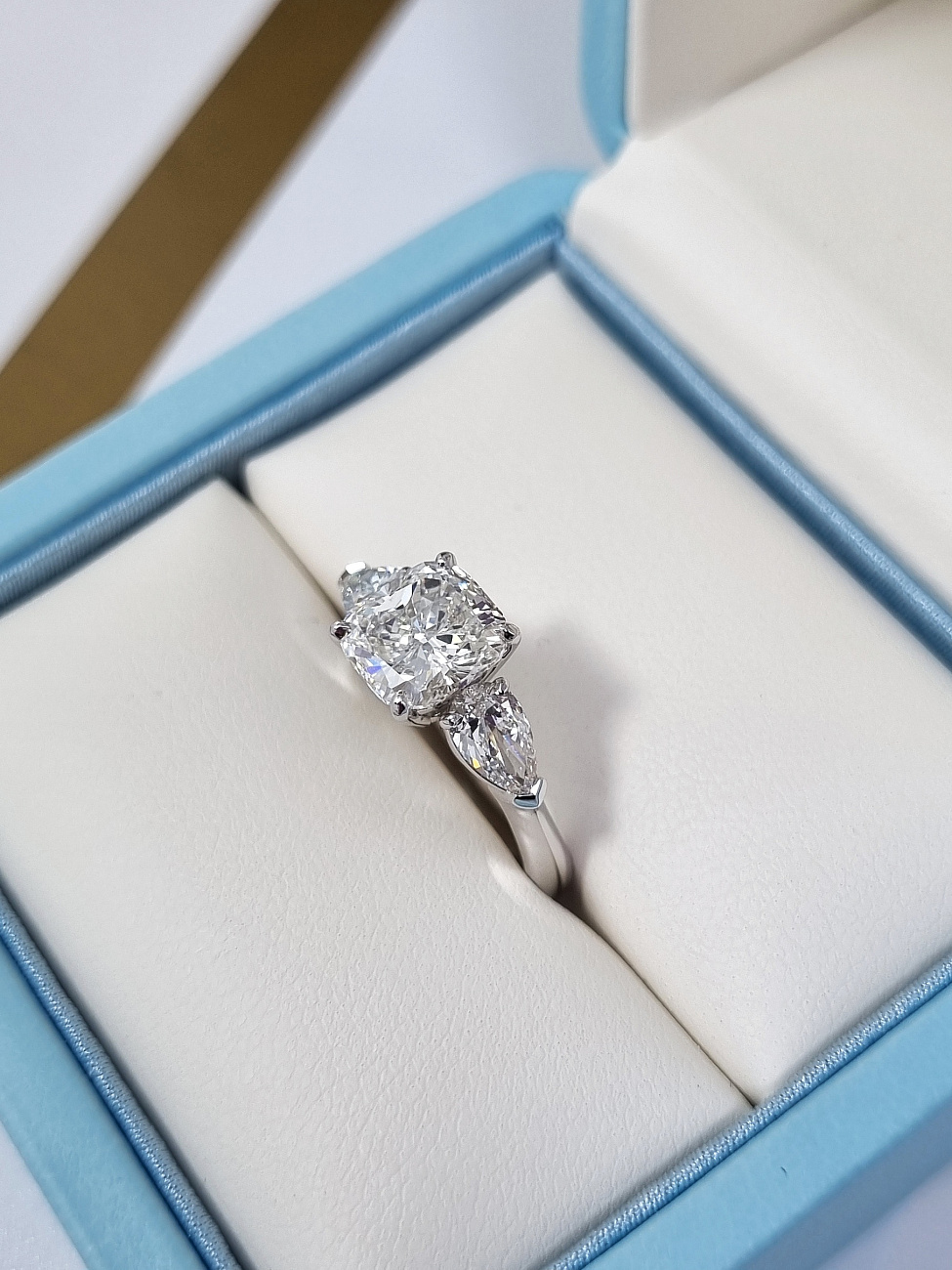 Украшение NO NAME  Кольцо С Бриллиантом 2,24 Ct. G/Vs2   