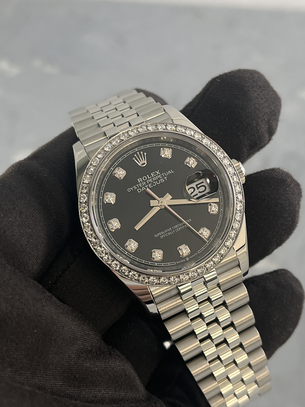 Часы Rolex  Datejust 36 Custom Diamonds Bezel Black Dial  126234FIX