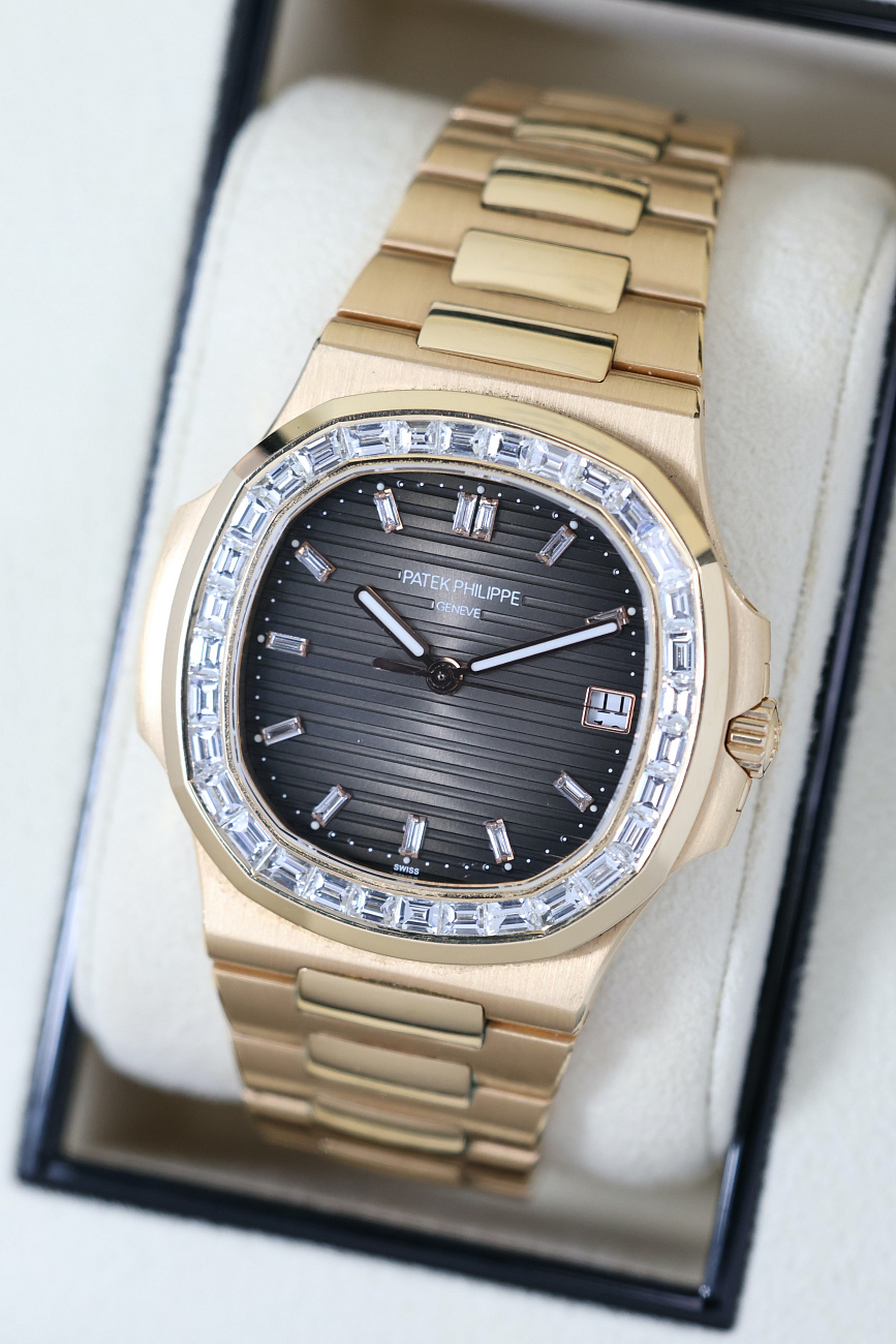 Часы Patek Philippe  Custom Nautilus Rose Gold Brown Diamonds Dial 40Mm Diamonds Bezel  FIX 5723/1R