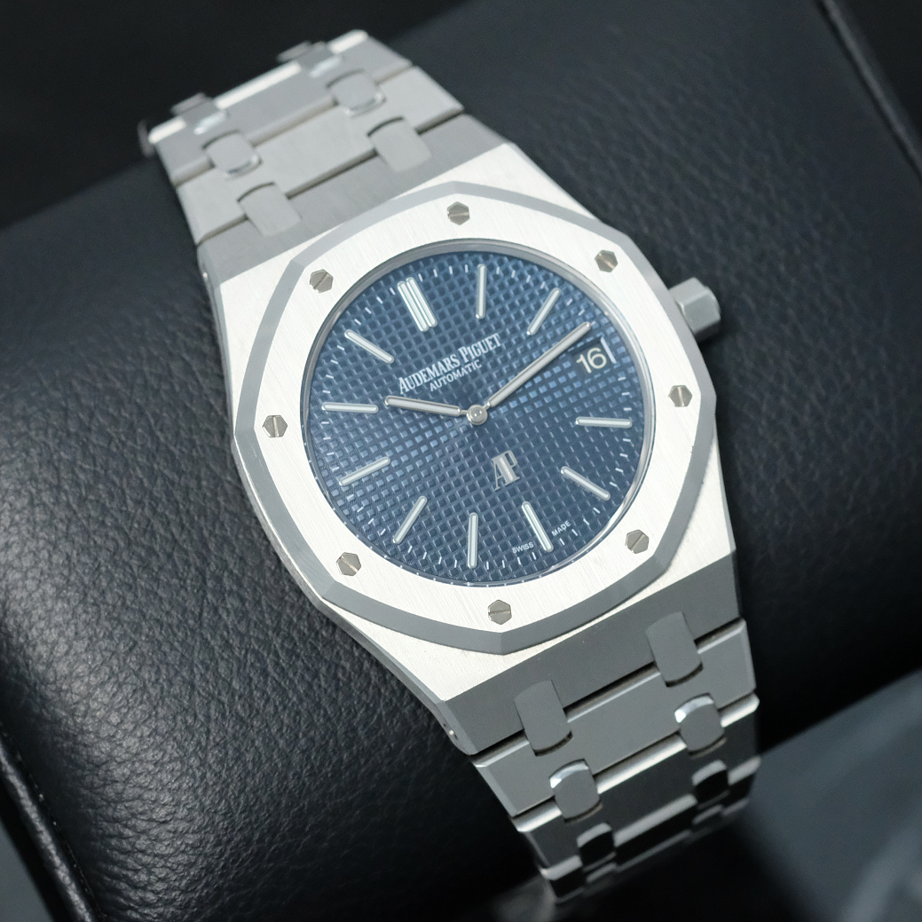 Часы Audemars Piguet  Royal Oak Jumbo 39 Mm Blue 2016  15202ST.OO.1240ST.01