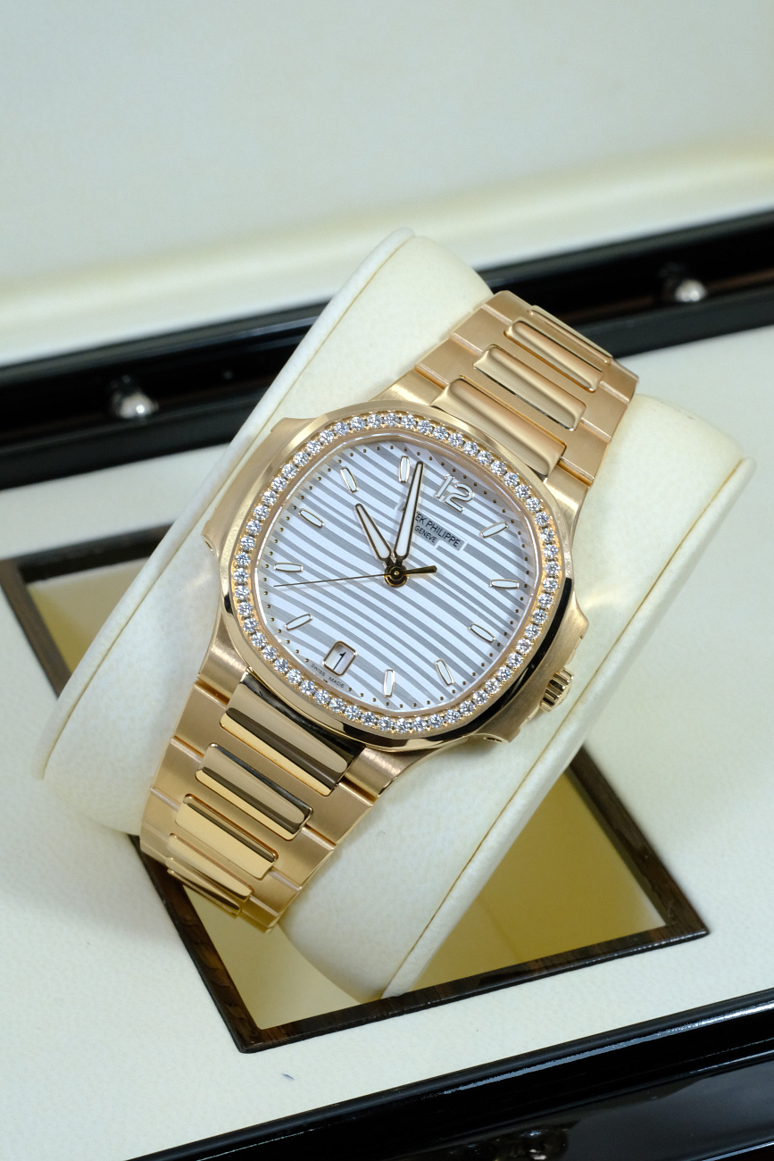 Часы Patek Philippe  Nautilus Rose Gold Diamonds  7118/1200R-001