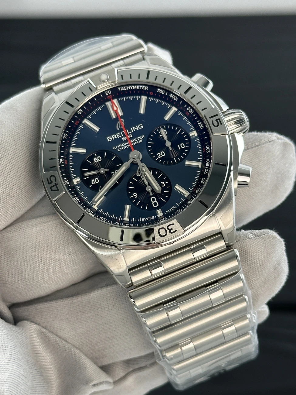 Часы Breitling  Super Chronomat B01 42  AB0134101C1A1