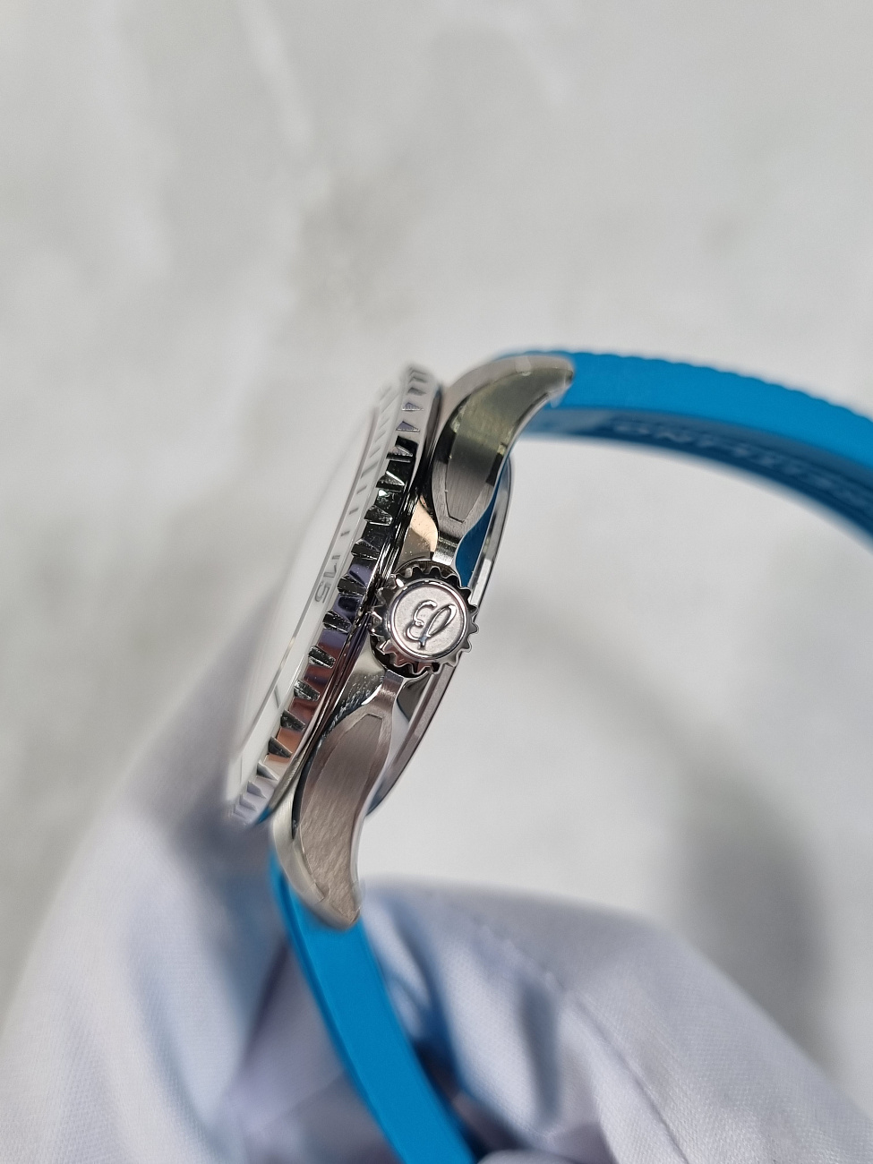 Часы Breitling  Superocean Automatic 36Mm  A17377211C1S1