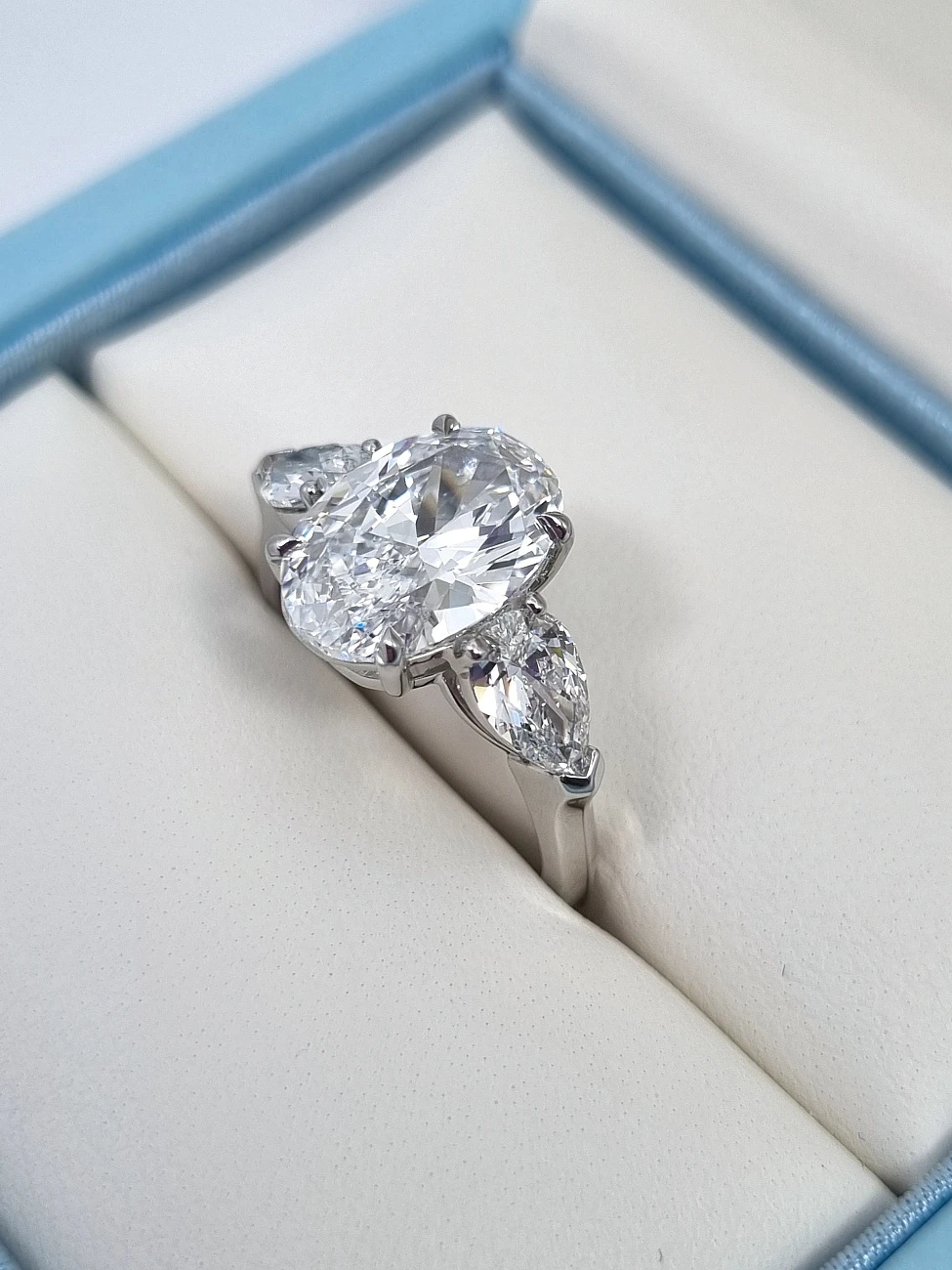 Украшение GIA  Кольцо с бриллиантом 3,01 ct. D/VS2   