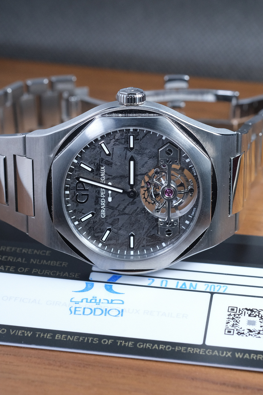 Часы Girard-Perregaux  Laureato Tourbillon Meteorite 43Mm  99105