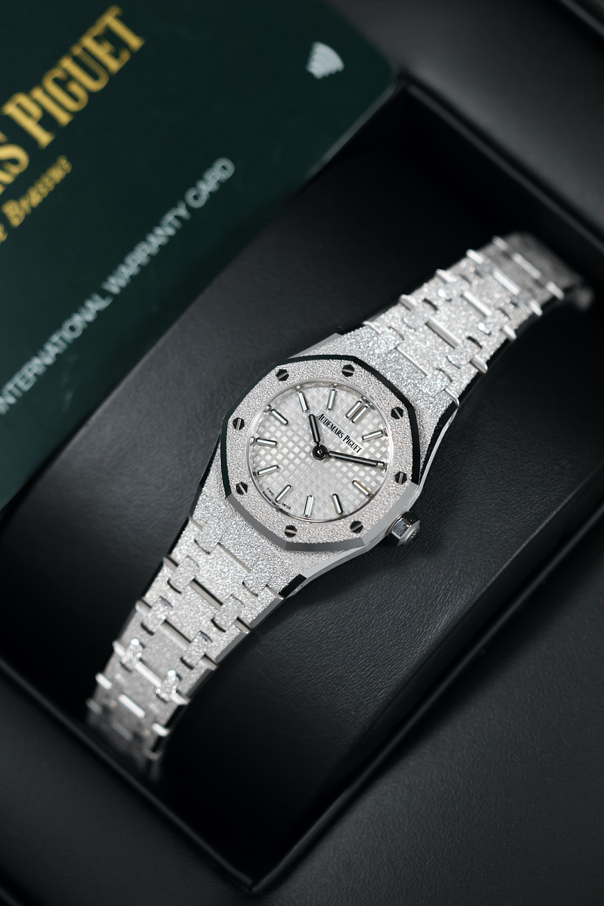 Часы Audemars Piguet  Royal Oak Mini Frosted White Gold 23Mm  67630BC.GG.1312BC.01
