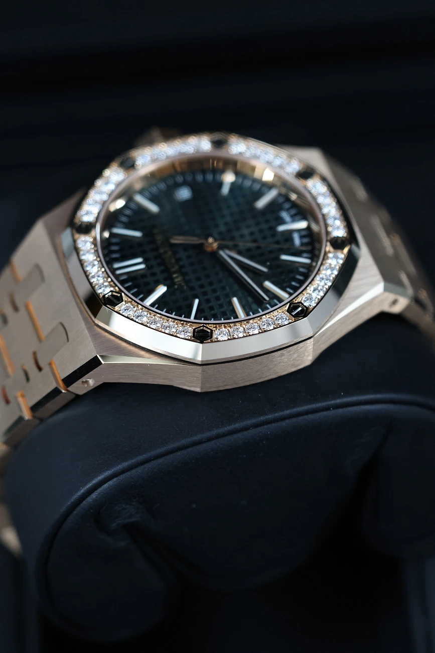 Часы Audemars Piguet  Royal Oak 37Mm Rose Gold Green Dial  15551OR.ZZ.1356OR.06