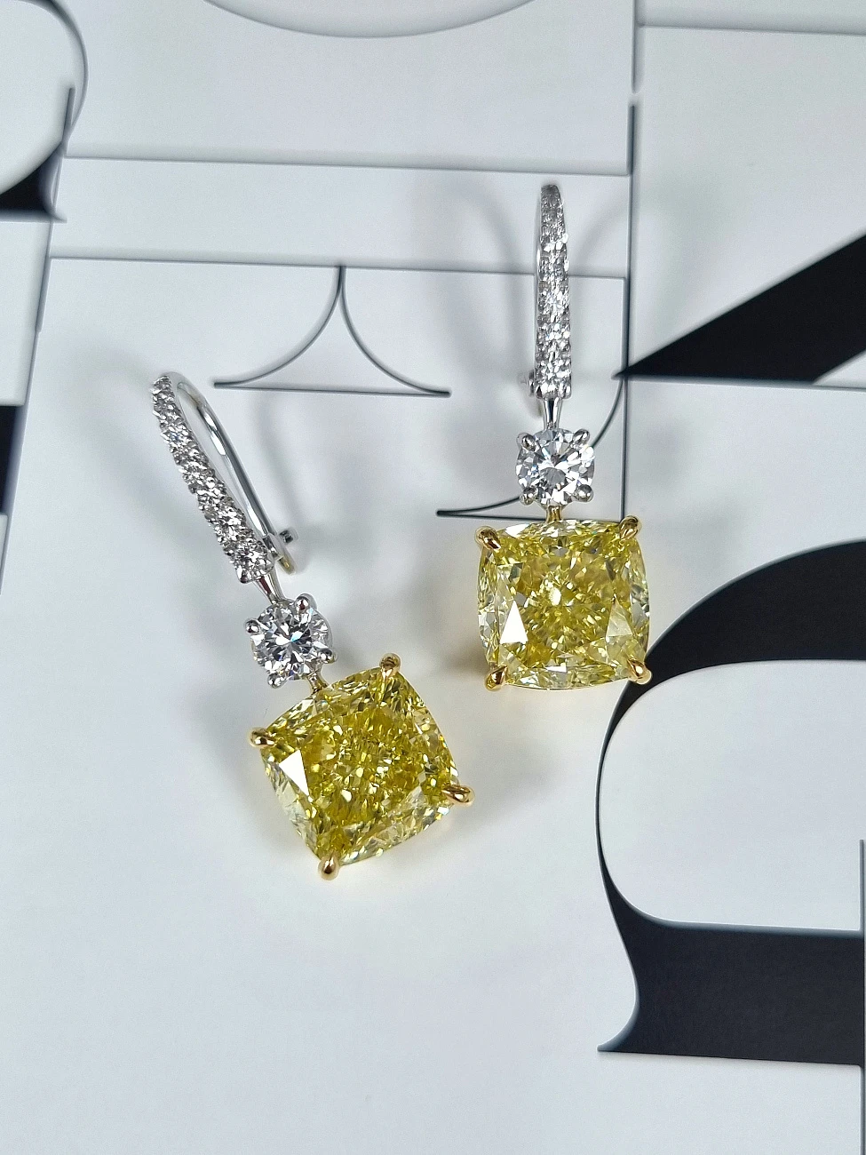 Украшение GIA  Серьги c бриллиантами 5,01/5,03 ct. Fancy Yellow/VS   