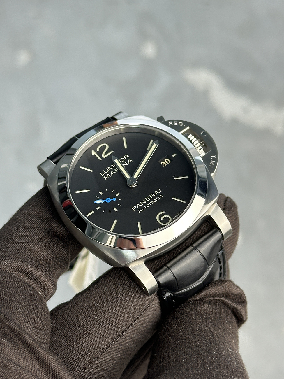 Часы Panerai  Luminor Quaranta  PAM01372