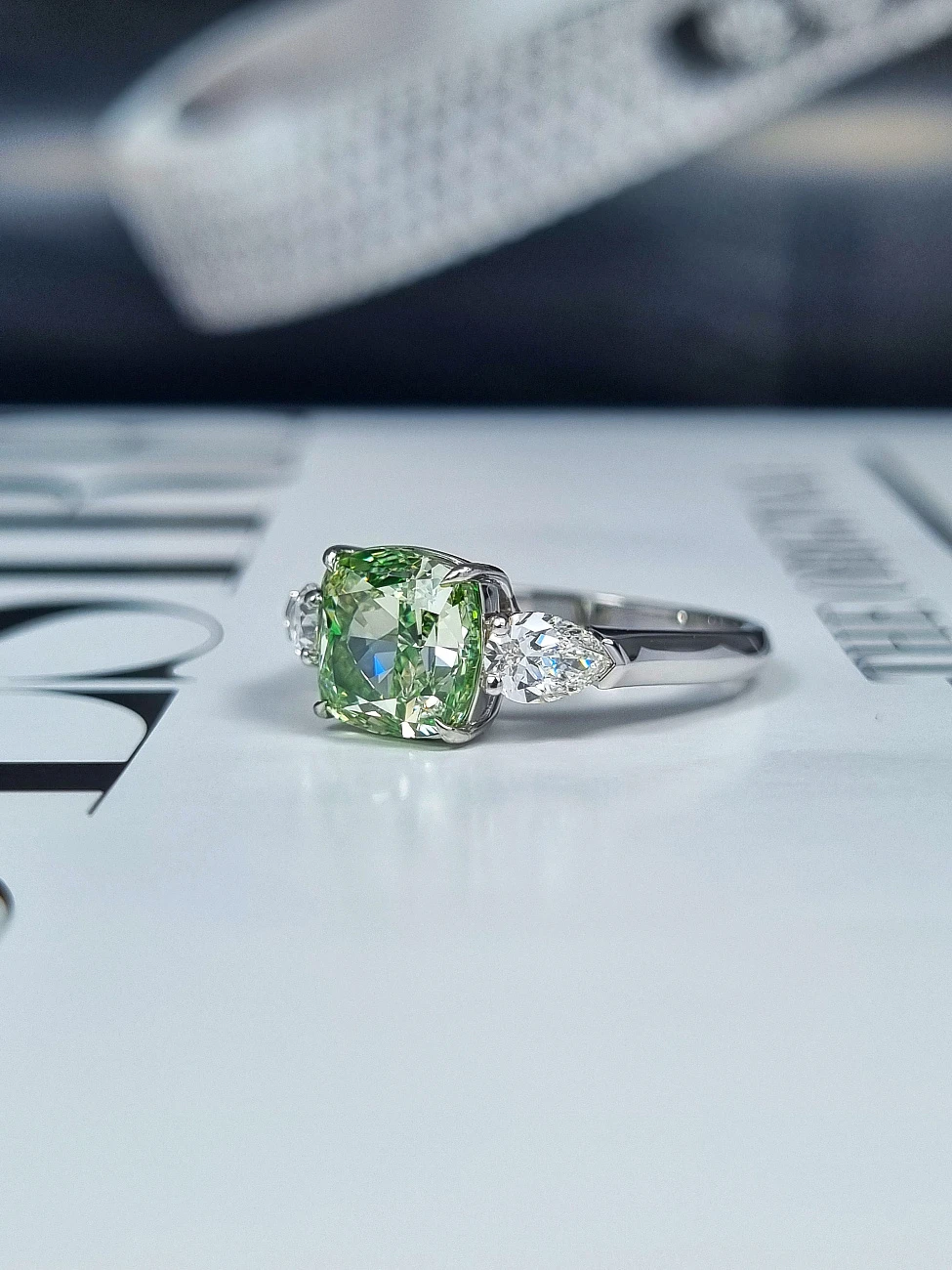 Украшение GIA  Кольцо с бриллиантом 3,01 ct. FLBGY/VS2   