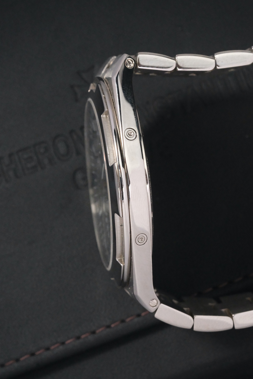 Часы Vacheron Constantin  Overseas Ultra-Thin Perpetual Calendar 41.5Mm  4300v/120g-b102