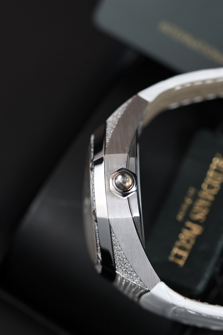 Часы Audemars Piguet  Royal Oak Concept Ladies Flying Tourbillon 38,5 mm White Gold  26227BC.ZZ.D011CR.01