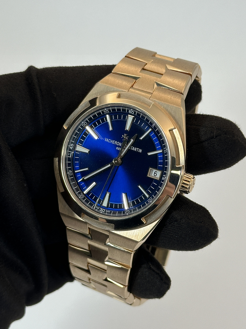 Часы Vacheron Constantin  Overseas Automatic Date Rose Gold Blue Dial 41 Mm  4500V/110R-B705