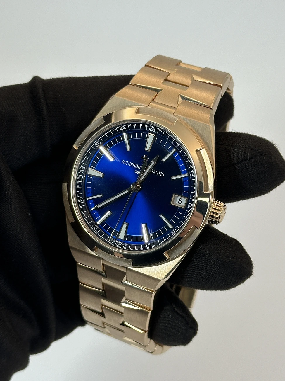Часы Vacheron Constantin  Overseas Automatic Date Rose Gold Blue Dial 41 Mm  4500V/110R-B705