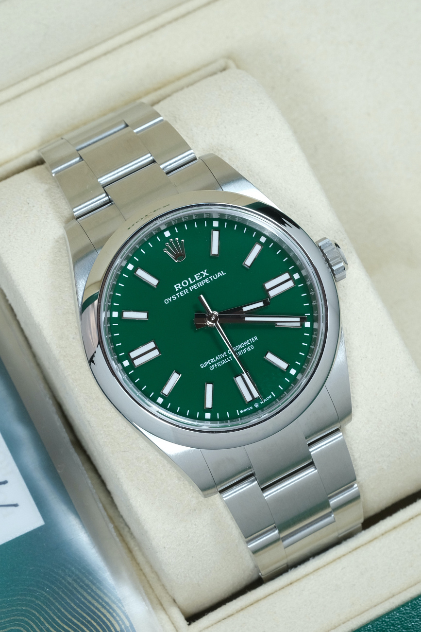 Часы Rolex  Oyster Perpetual 41 Mm Green Dial New Model  134300