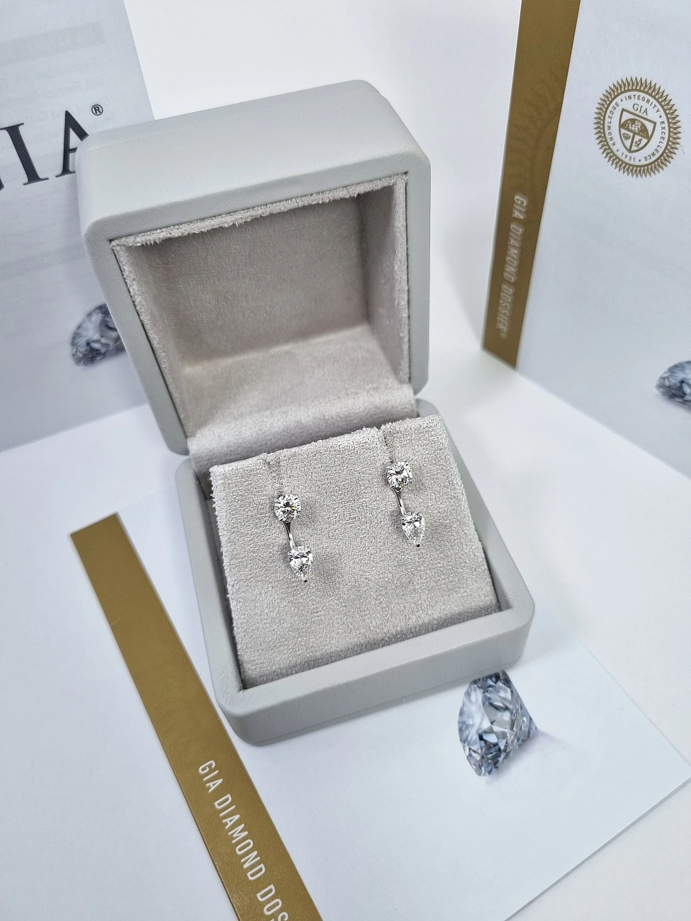 Украшение GIA  Серьги с бриллиантами 0,50/0,53 ct. X 0,52/0,50 ct.   