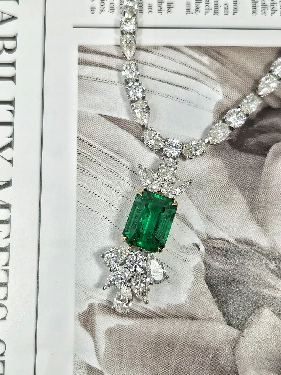 Украшение GRS GemResearch Swisslab  Колье с изумрудом 12,24 ct.   