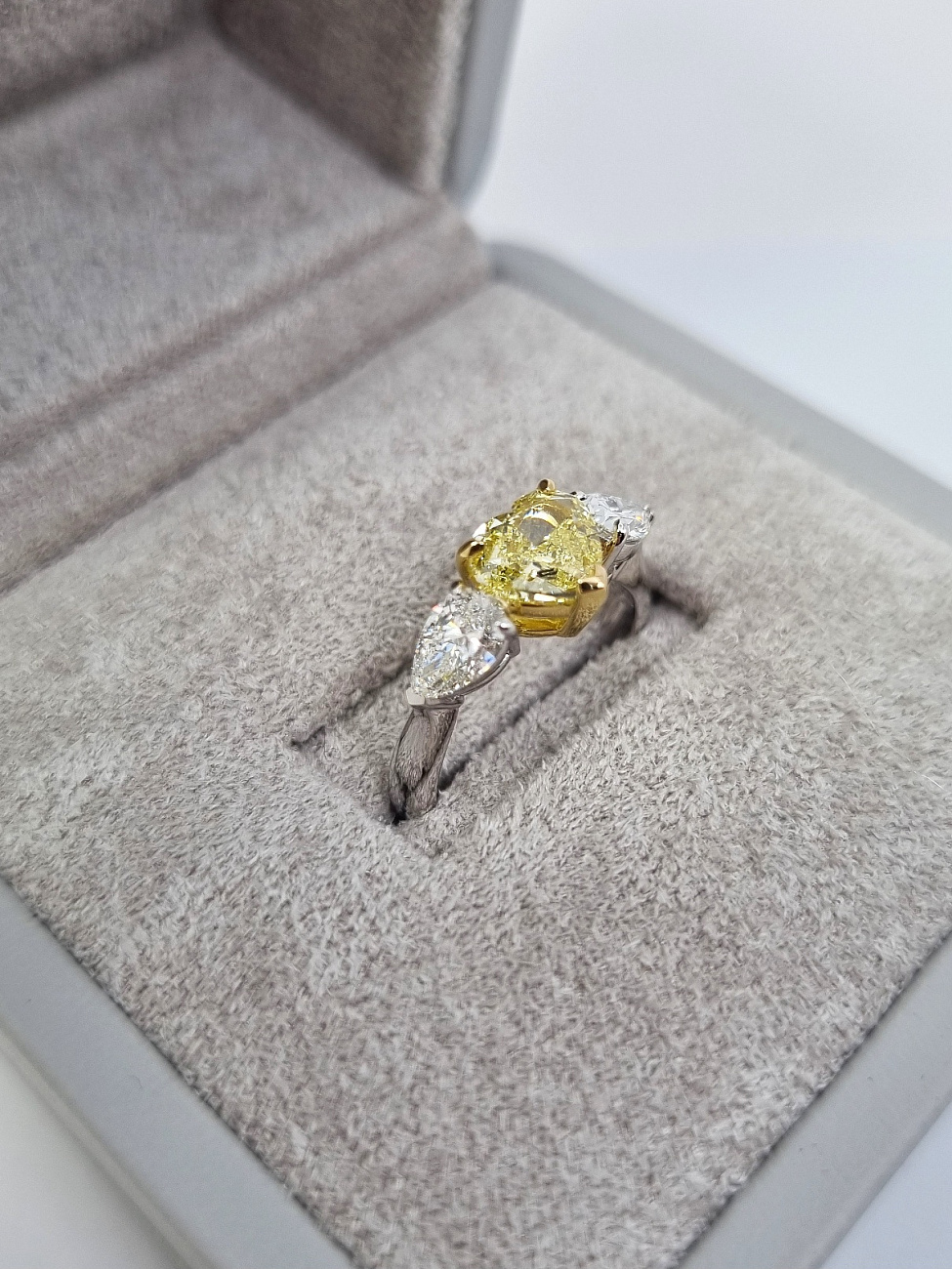 Украшение NO NAME  Кольцо С Бриллиантом 1,50 Ct. Fancy Yellow/Vs1   