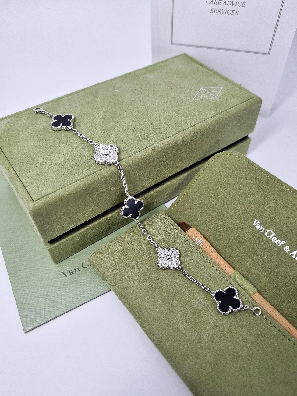 Украшение Van Cleef &amp; Arpels  Vintage Alhambra Bracelet, 5 Motifs Vcarp2R900  VCARP2R900 