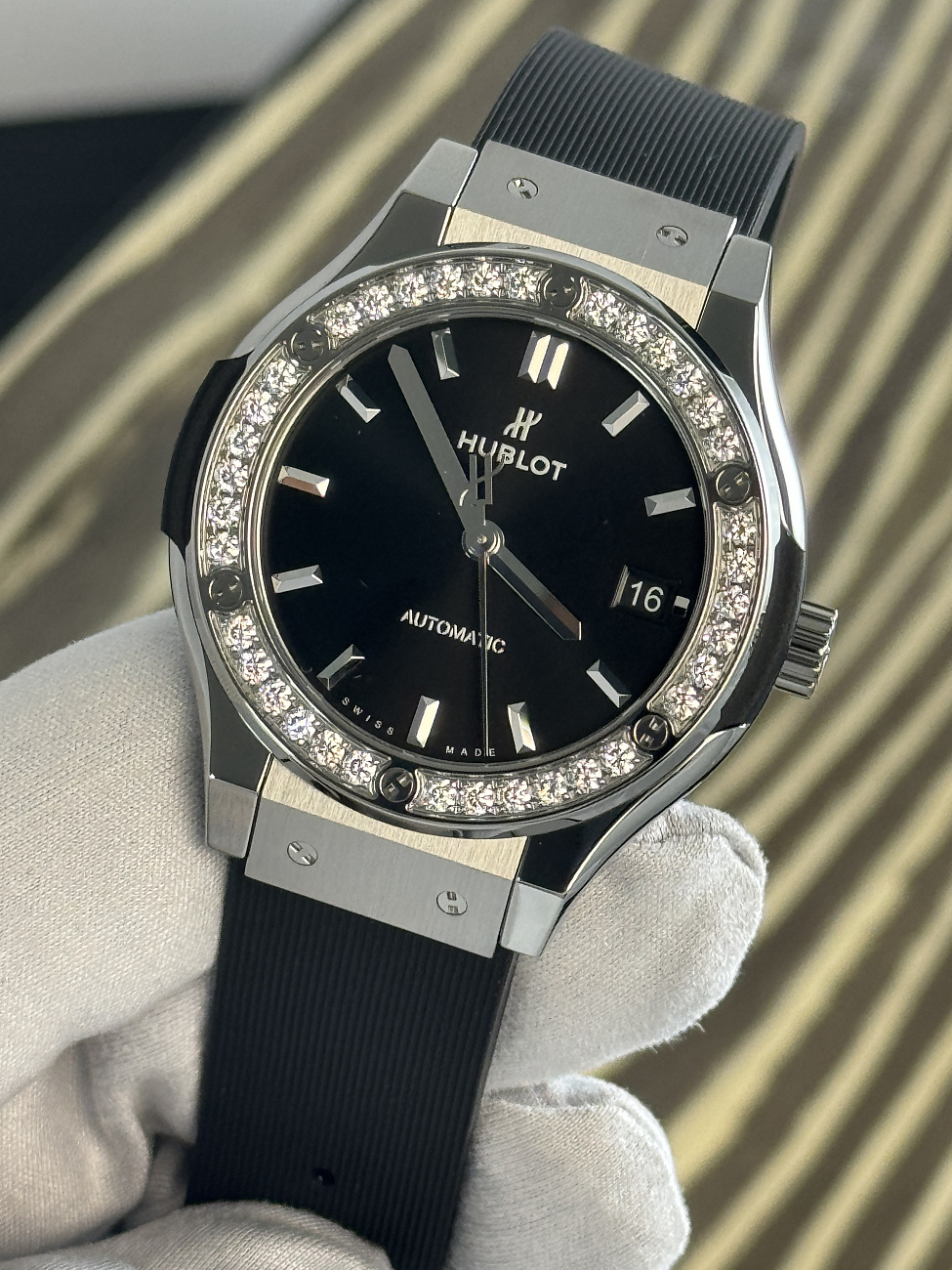 Часы Hublot  Classic Fusion Titanium Diamonds 38 Mm  565.nx.1470.rx.1204