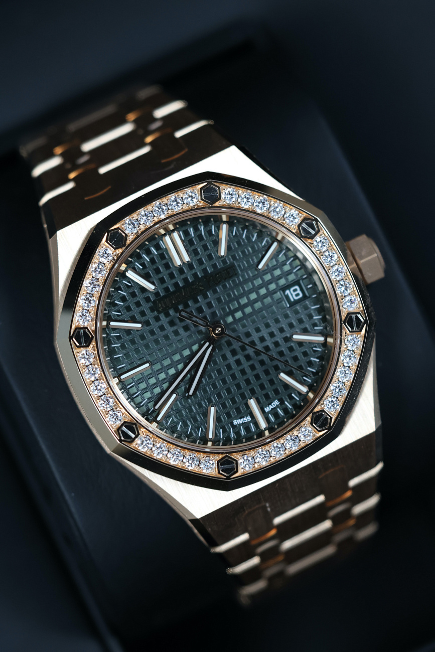 Часы Audemars Piguet  Royal Oak 37Mm Rose Gold Green Dial  15551OR.ZZ.1356OR.06