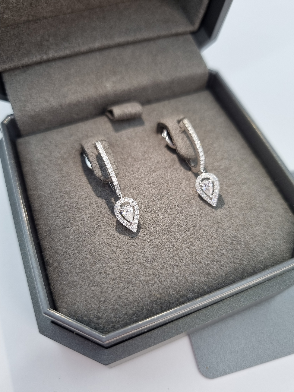 Украшение MESSIKA  Joy Hoop Earrings Pear Diamond 2X0.10Ct  Joy pear-cut diamond hoop earrings for women 07480-WG 