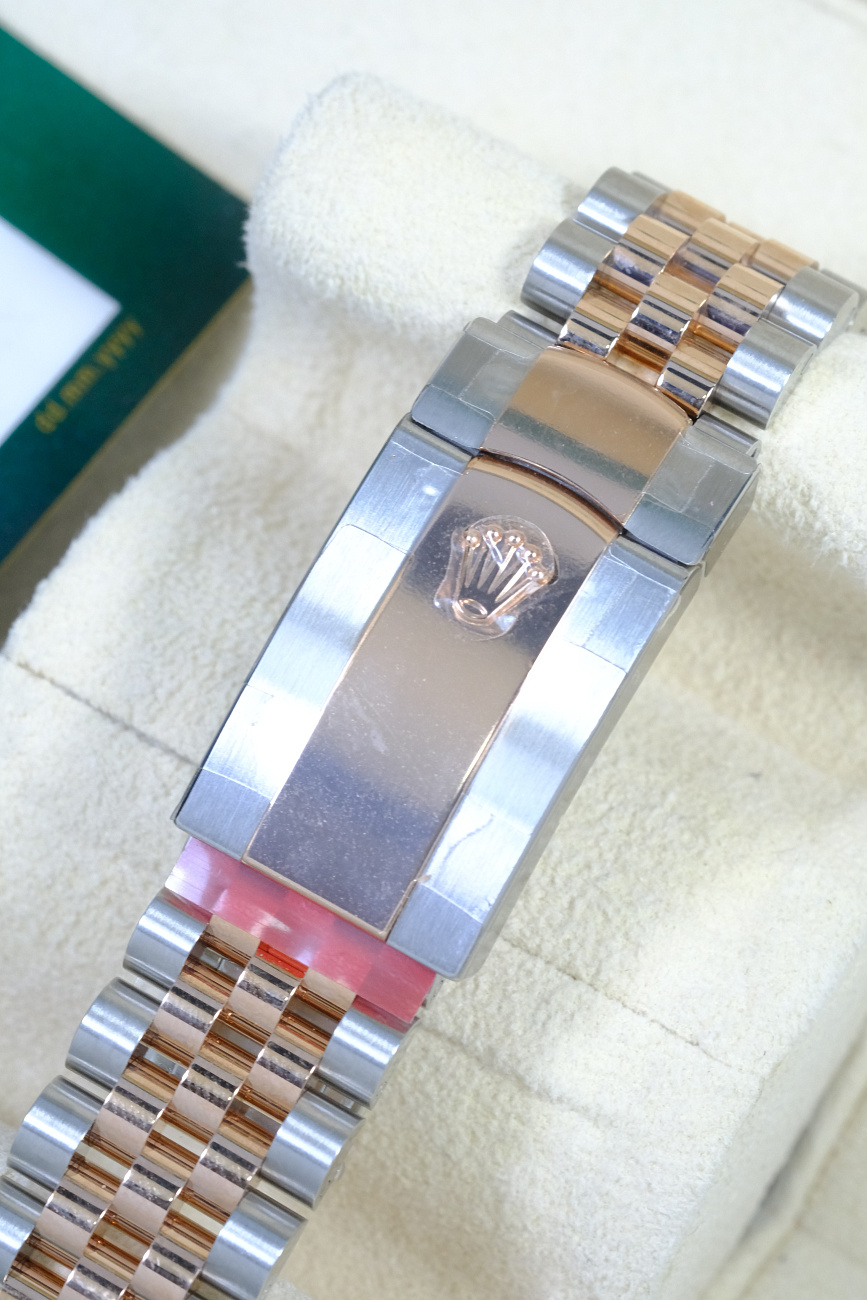 Часы Rolex  Datejust 36 Rose Gold/Steel Fluted Motif Dial Diamond Bezel Jubilee Bracelet  126281RBR
