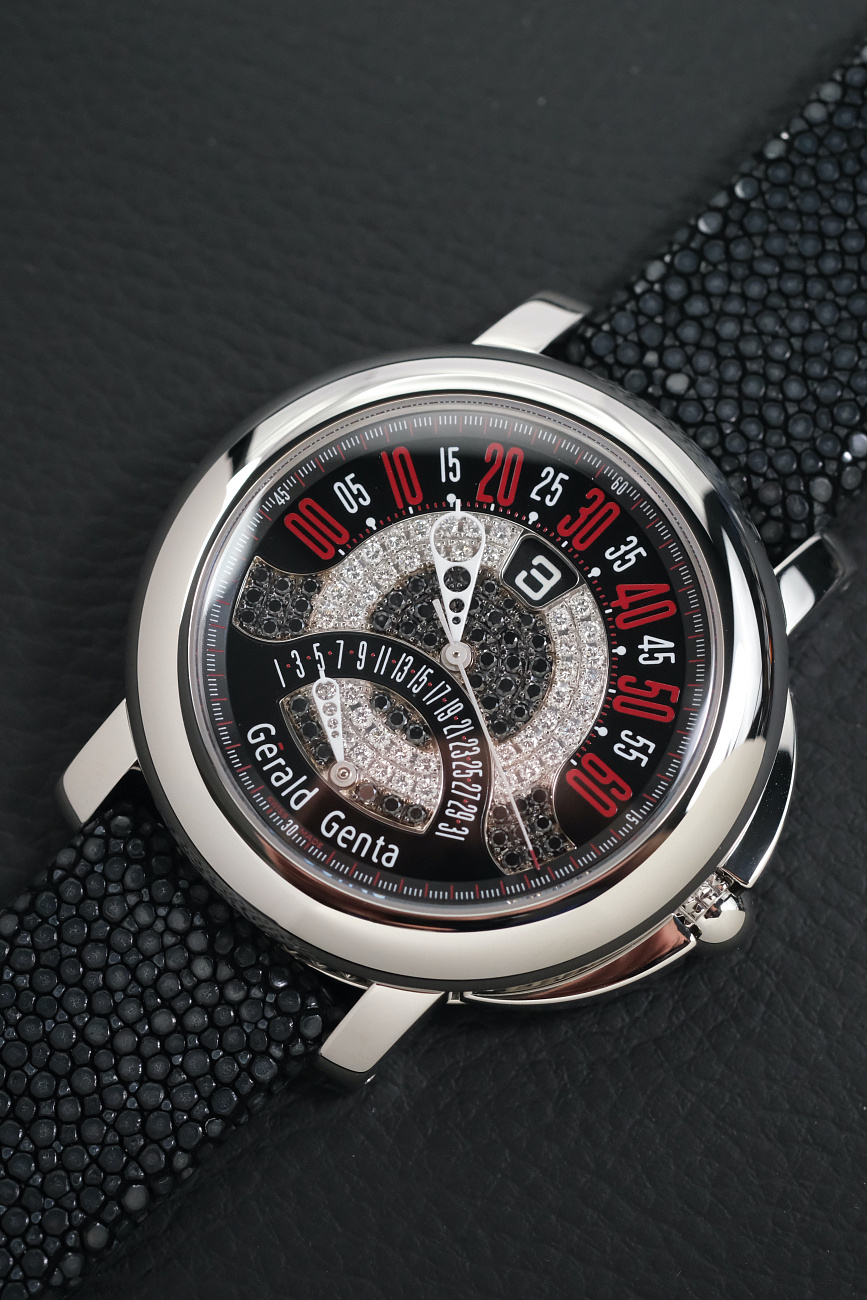 Часы Gerald Genta  Gérald Genta Arena Bi-Retro Steel And Diamonds 45Mm  BSP.Y.10 