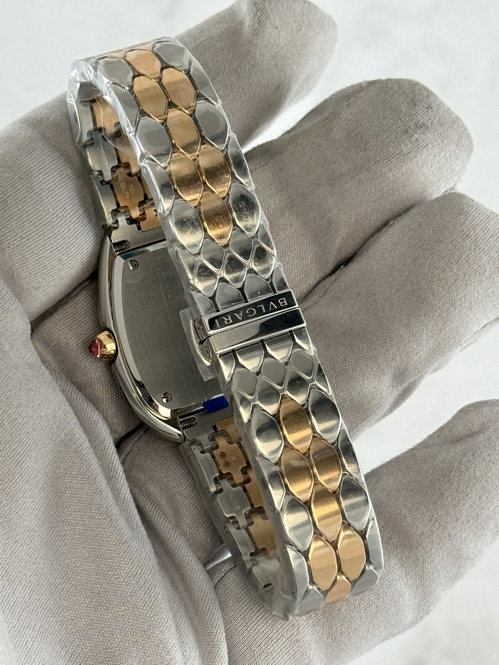 Часы Bvlgari  Serpenti Seduttori Black Dial Diamond Stainless Steel And 18Kt Rose Gold  103450